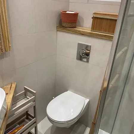 Grand F2 Quartier Les Plaines, Boulouris Proche Et Port Santa-lucia