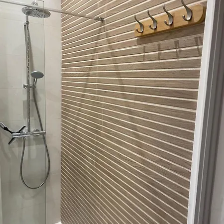 Grand F2 Quartier Les Plaines, Boulouris Proche Et Port Santa-lucia