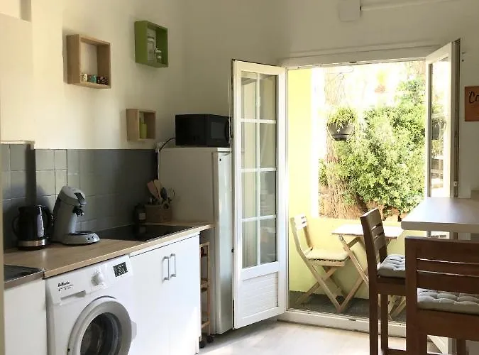 Grand F2 Quartier Les Plaines, Boulouris Proche Et Port Santa-lucia Apartamento