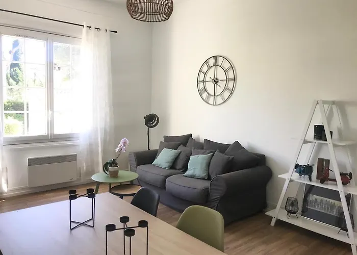 Grand F2 Quartier Les Plaines, Boulouris Proche Et Port Santa-lucia Apartamento