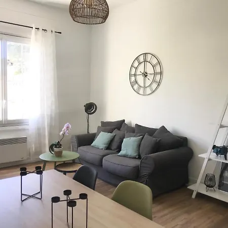 Grand F2 Quartier Les Plaines, Boulouris Proche Et Port Santa-lucia Apartament