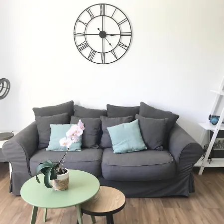 Grand F2 Quartier Les Plaines, Boulouris Proche Et Port Santa-lucia