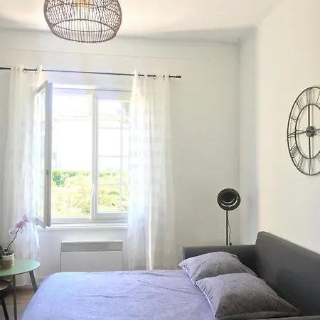 Apartament Grand F2 Quartier Les Plaines, Boulouris Proche Et Port Santa-lucia Saint-Raphaël