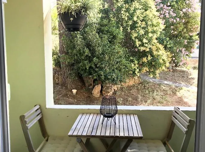 Grand F2 Quartier Les Plaines, Boulouris Proche Et Port Santa-lucia *