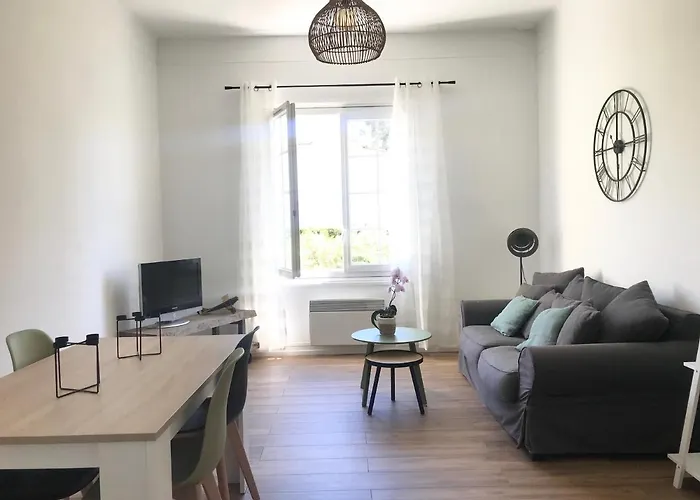 Grand F2 Quartier Les Plaines, Boulouris Proche Et Port Santa-lucia Saint-Raphael (Var)