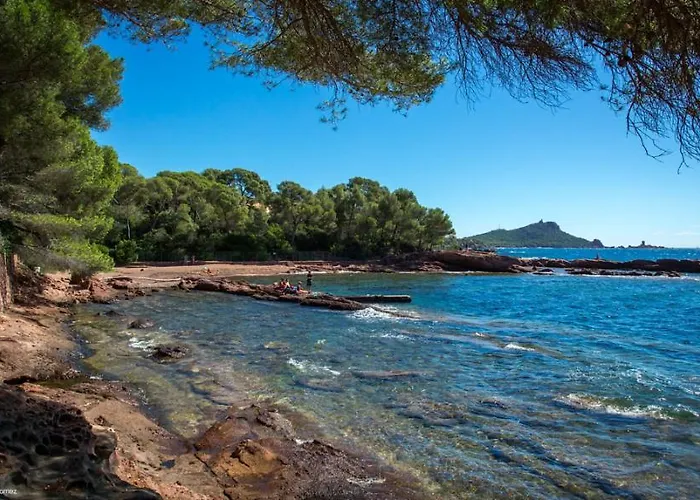 Apartment Grand F2 Quartier Les Plaines, Boulouris Proche Et Port Santa-lucia *