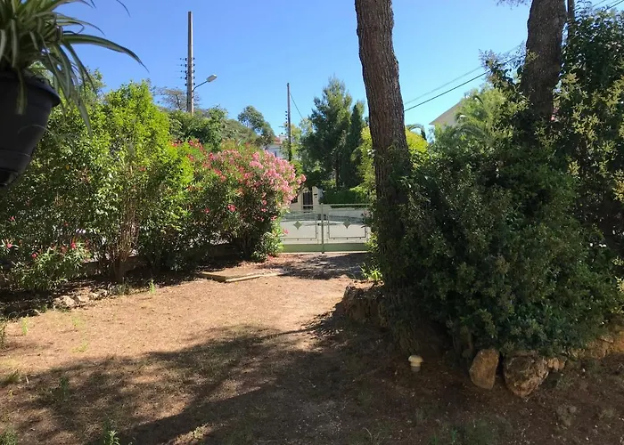 Grand F2 Quartier Les Plaines, Boulouris Proche Et Port Santa-lucia