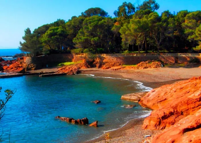 Grand F2 Quartier Les Plaines, Boulouris Proche Et Port Santa-lucia Апартаменты